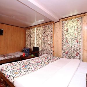 Comfort Triple Room Shower